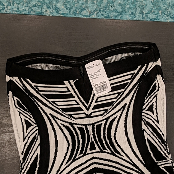 Black and White Strapless Bodycon Dress - Picture 5 of 5